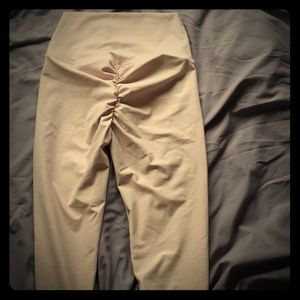 High waisted full scrunch butt leggings